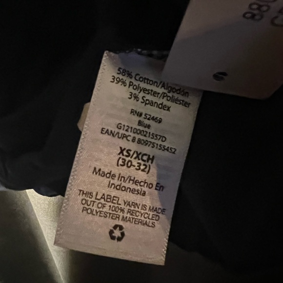 Rosie the riveter v neck - Picture 4 of 4